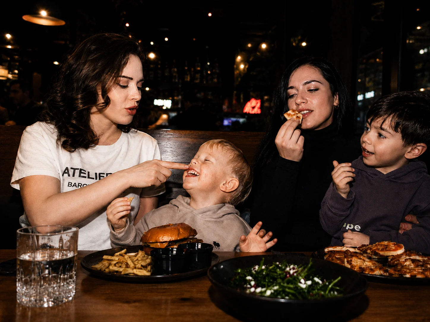 Familie beim Essen – LUMA Dining Club Fulda